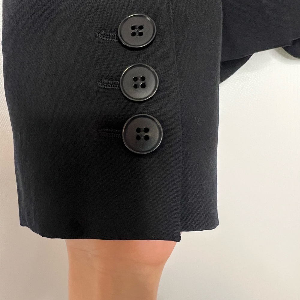 Emporio Armani black cropped blazer 🖤 - Picture 12 of 14
